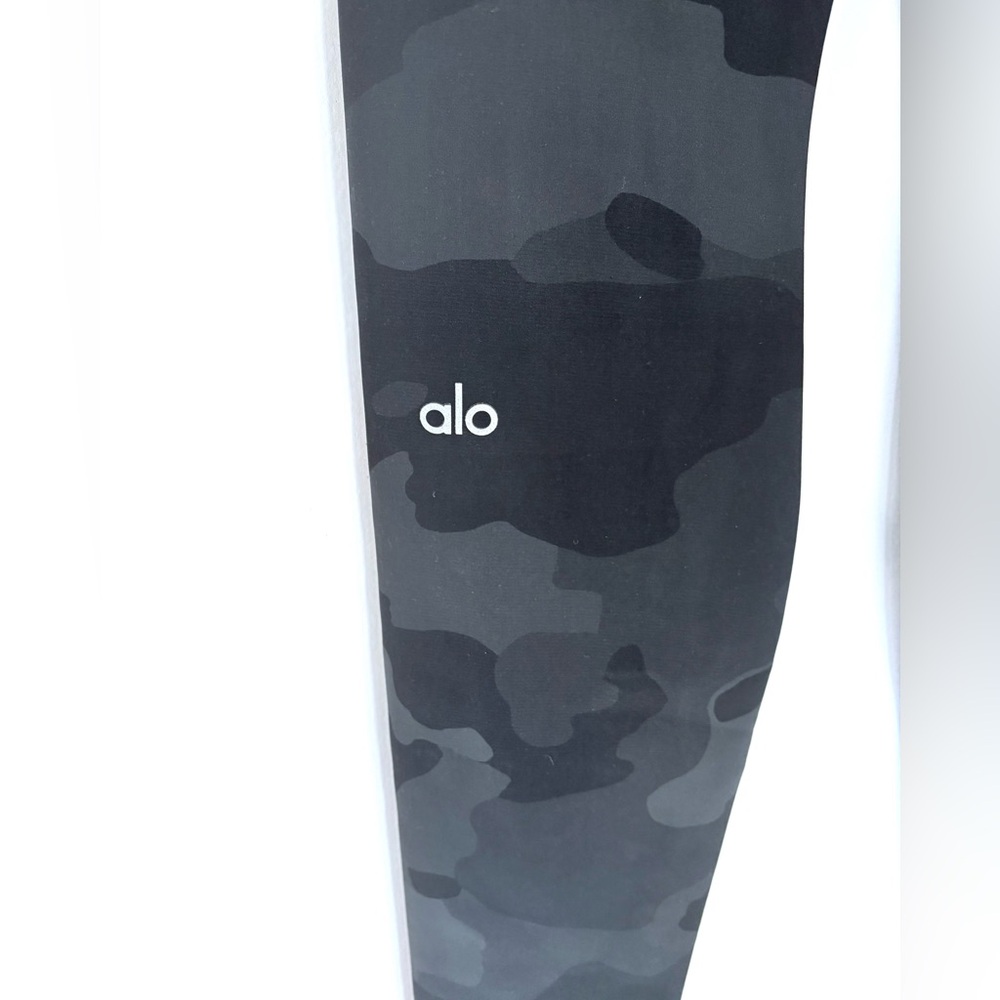 Alo Yoga Black Camo Vapor Leggings - Picture 5 of 9
